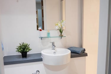 1 bed studio, Calton Road, Holyrood, Edinburgh, EH88DP - Image 7